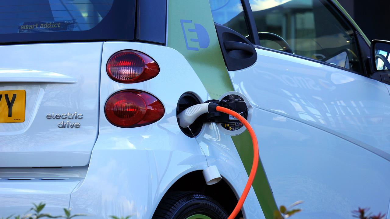 Manutenzione auto elettriche, quanto costa e quando farla