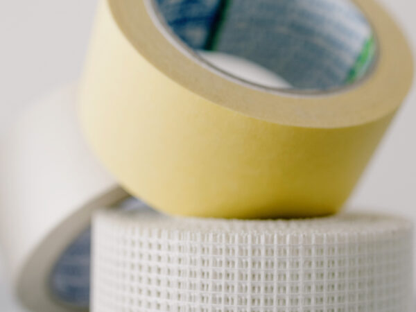 Nastro adesivo: tipologie e caratteristiche di utilizzo