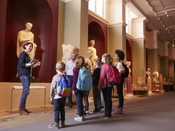 Come diventare guida turistica: requisiti, abilitazione e opportunità